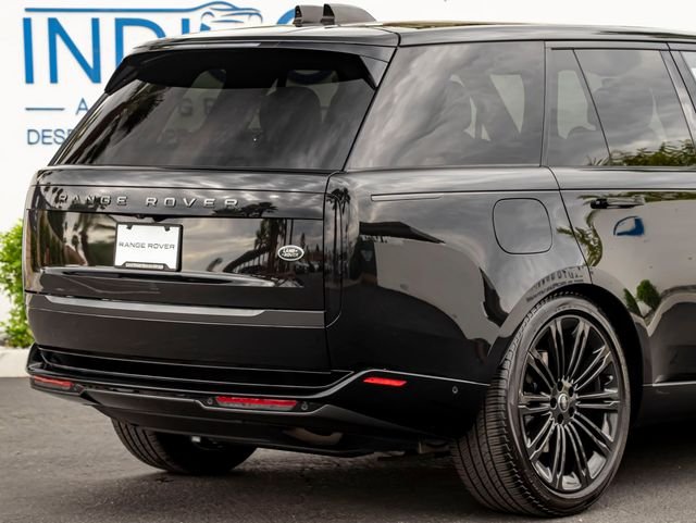 Used 2023 Santorini Black Metallic Land Rover SE image 7