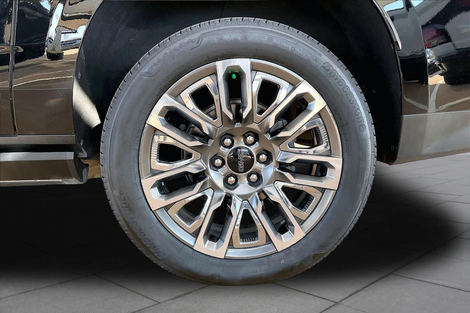 Used 2023 Onyx Black GMC Denali Ultimate image 12