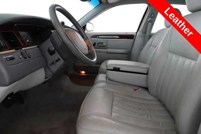 Used 2005 White Lincoln Signature image 16