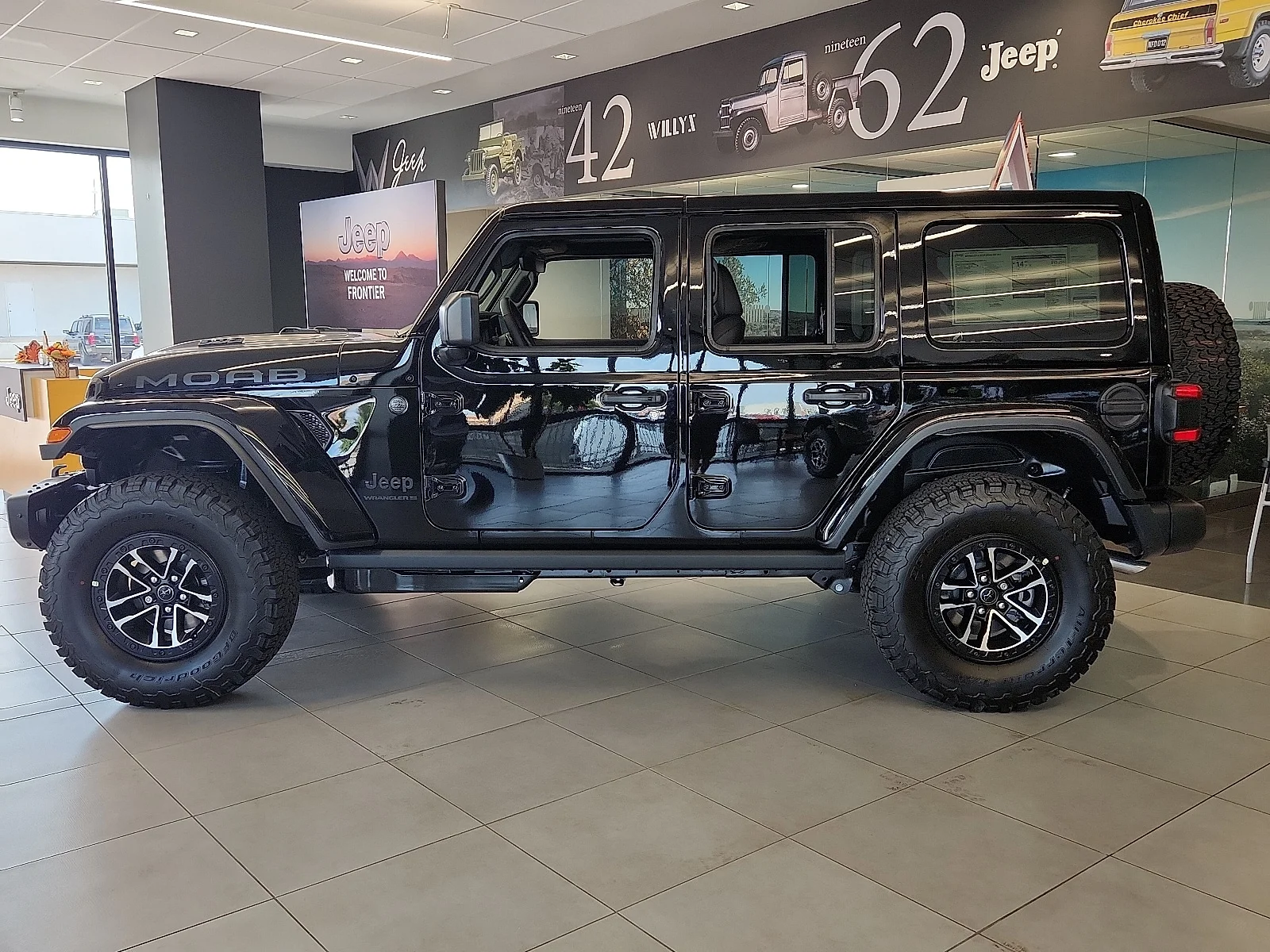 New 2027 Black Clear-Coat Paint Jeep 4-DOOR MOAB image 2