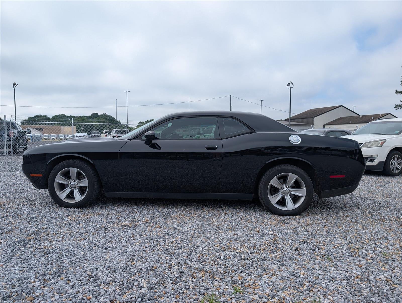 Used 2016 Pitch Black Clearcoat Dodge SXT image 6