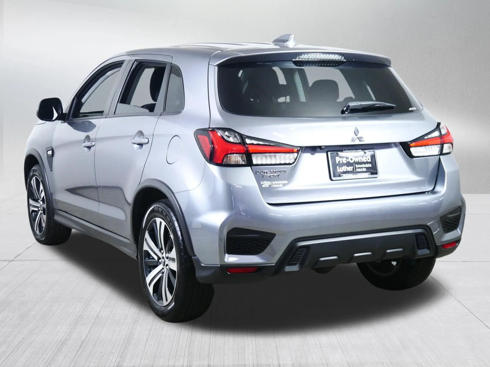 Used 2025 Mercury Gray Metallic Mitsubishi ES image 5