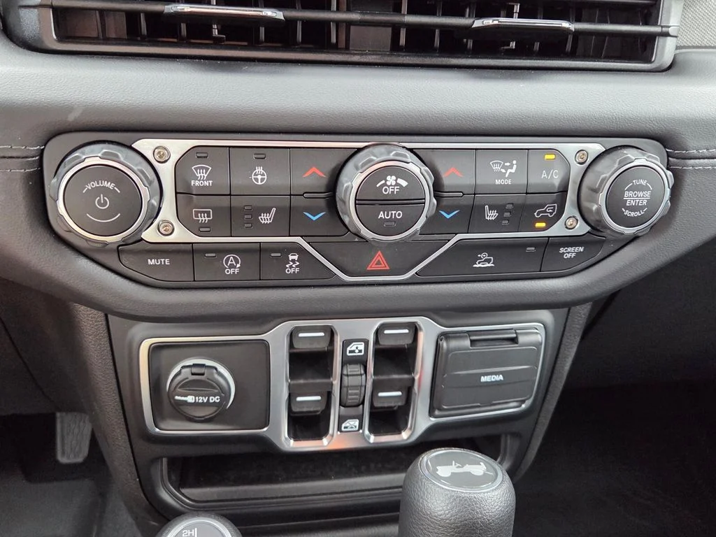 2025 Jeep Wrangler 4-Door Sahara - Photo 20