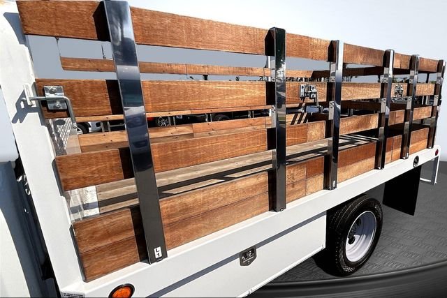 2024 Ford F-450 Super Duty Chassis Cab XL | CarEdge | CarEdge