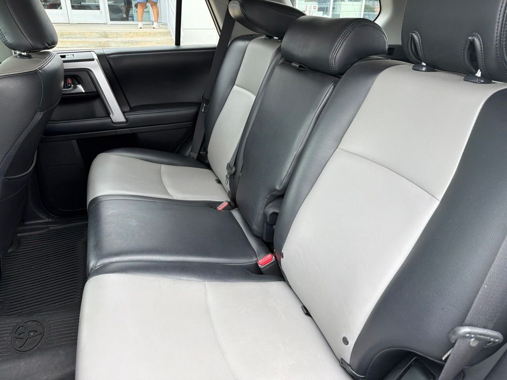 Used 2019 Gray Toyota SR5 image 11