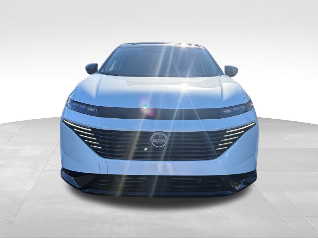 New 2027 White Nissan Platinum image 8