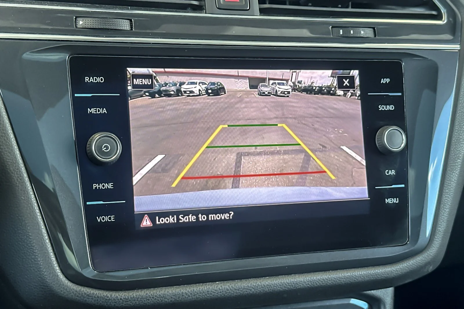 Used 2018 WHITE Volkswagen SEL image 19