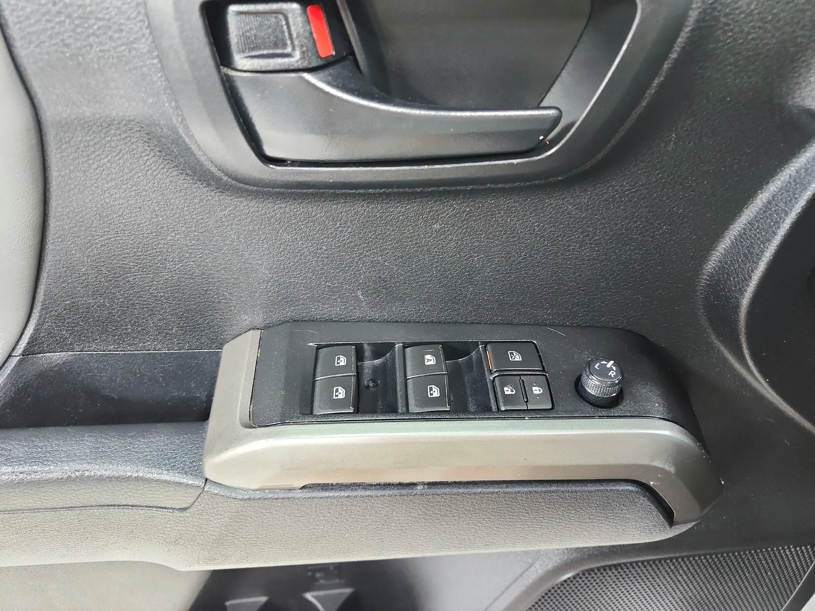 Used 2022 Silver Toyota SR5 image 30