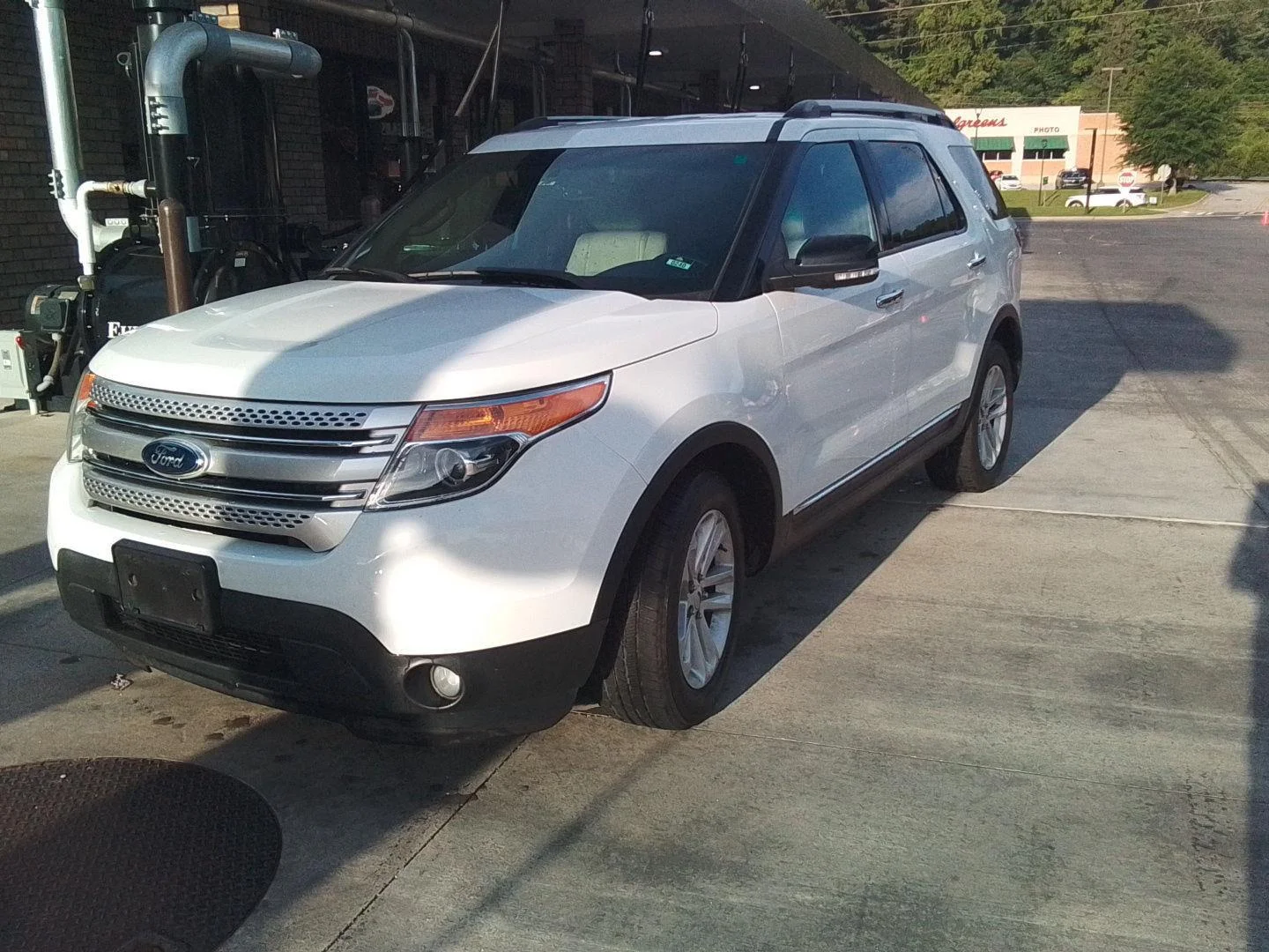 Used 2014 WHITE Ford XLT image 1