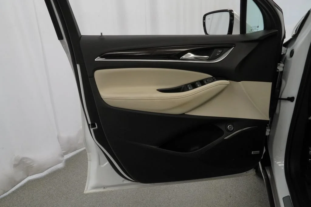 Used 2023 Summit White Buick Essence image 26