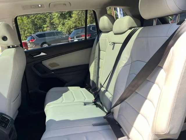 Used 2018 Gray Volkswagen 2.0T SEL Premium image 14