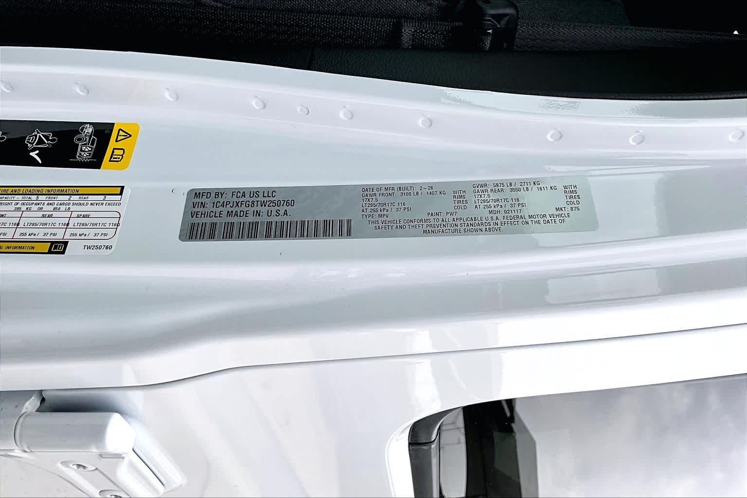 New 2026 Bright White Clear-Coat Exterior Paint Jeep Rubicon image 21