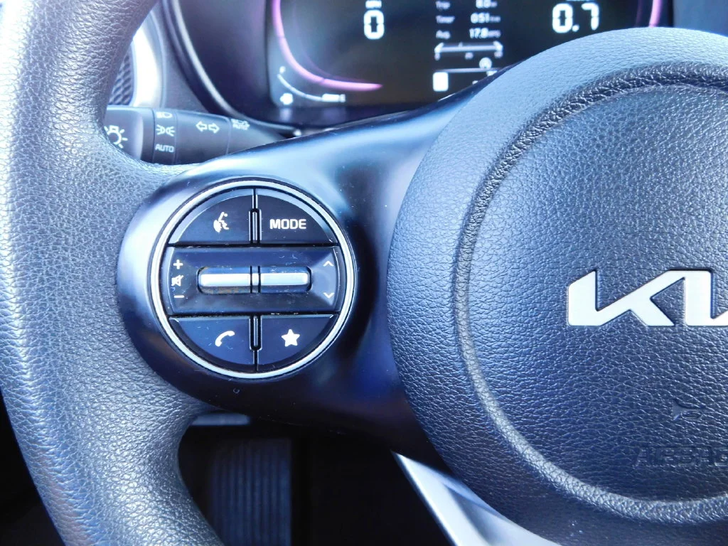 Used 2025 White Kia LX image 27