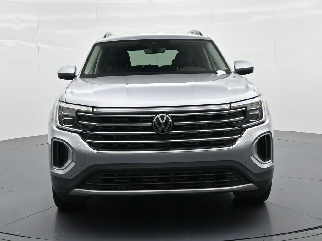 Used 2026  Volkswagen SE w/Technology image 3