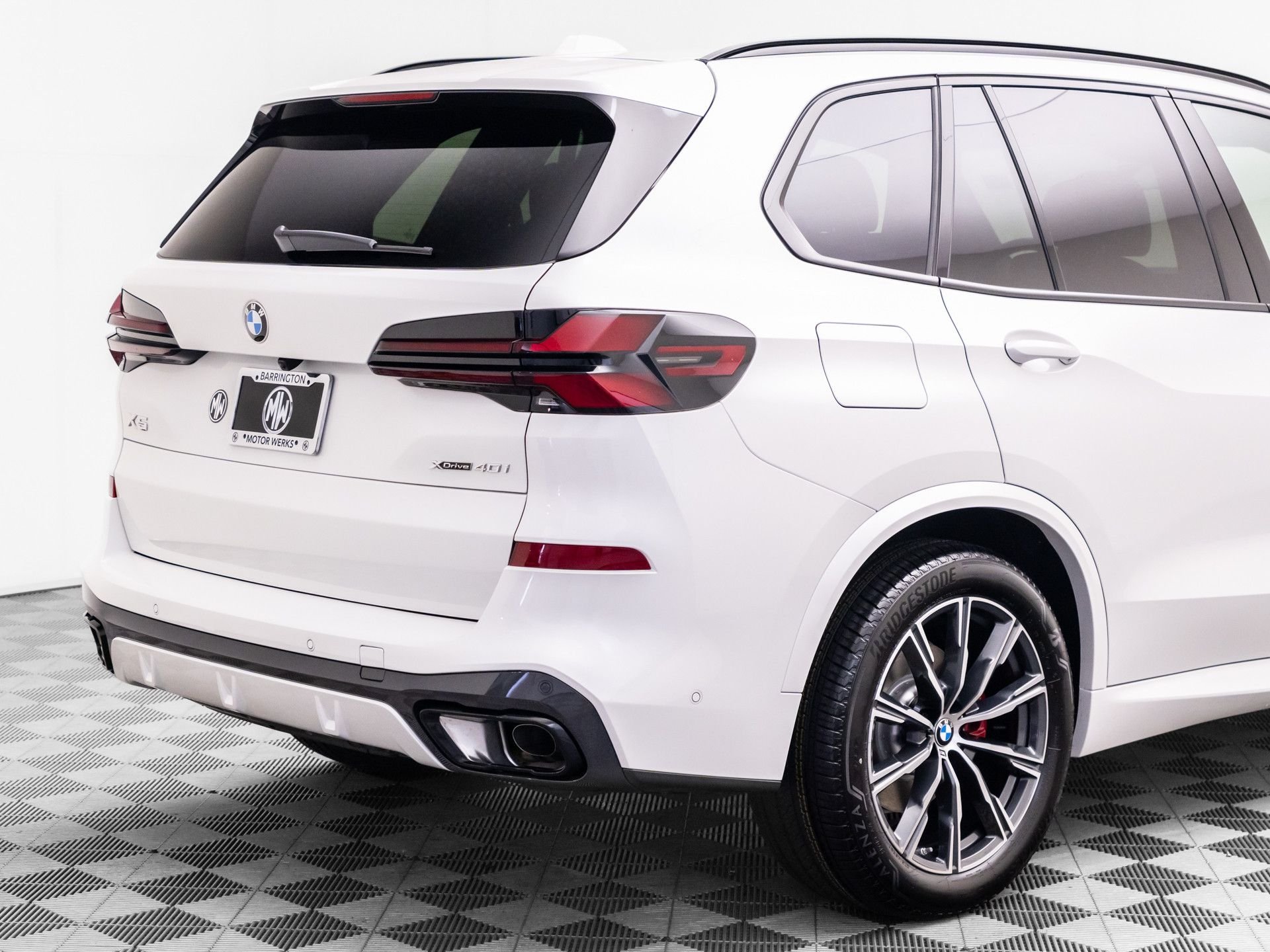 New 2026 Mineral White Metallic BMW xDrive40i image 35