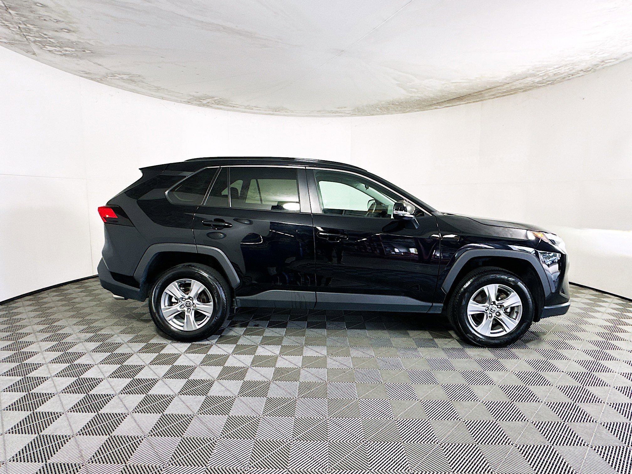 2024 Toyota RAV4 thumbnail 4