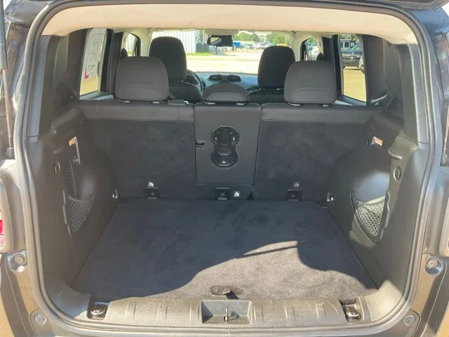 Used 2016 Black Jeep Latitude image 27