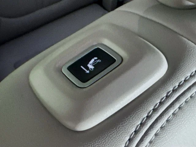 New 2026 High Gloss Black Exterior Paint Jeep Limited Altitude image 29