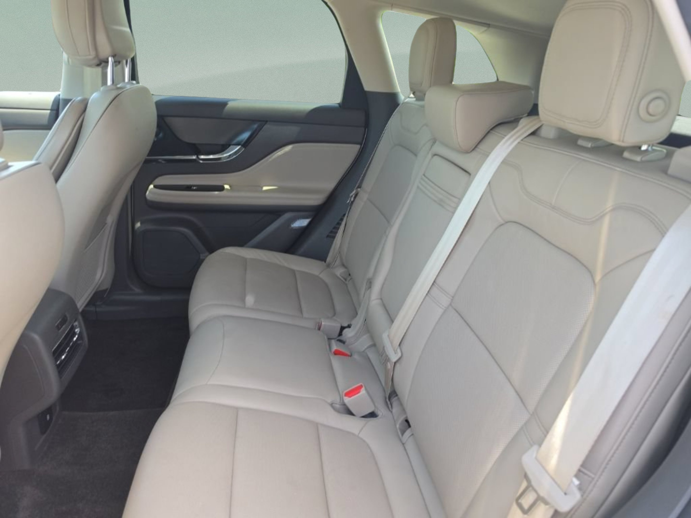 Used 2020 White Lincoln Reserve image 23