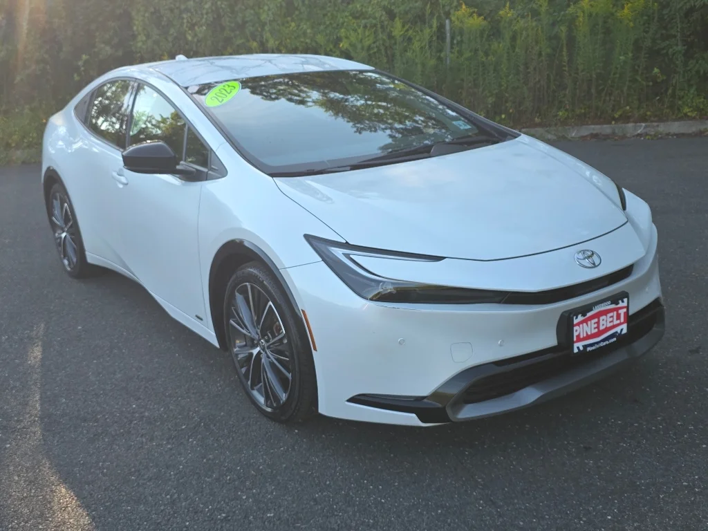 Used 2023 Wind Chill Pearl Toyota XLE image 9
