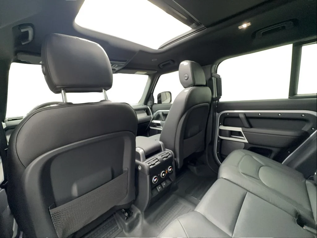 Used 2024 Silver Land Rover S image 25