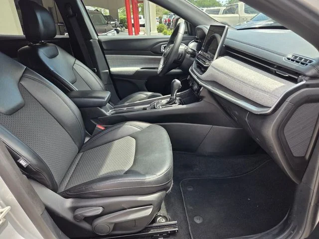 Used 2024 Silver Jeep Latitude image 16