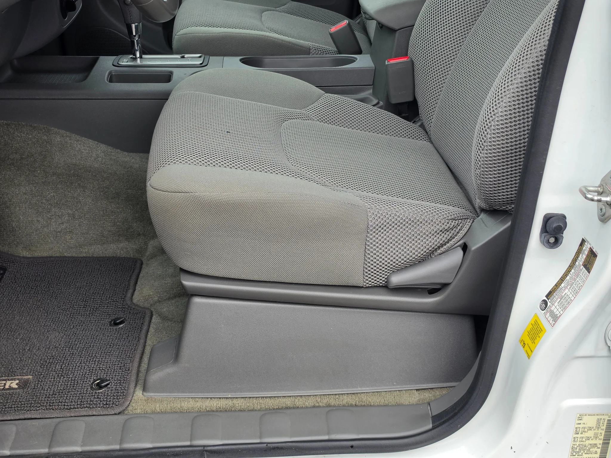 Used 2017 Glacier White Nissan SV V6 image 21