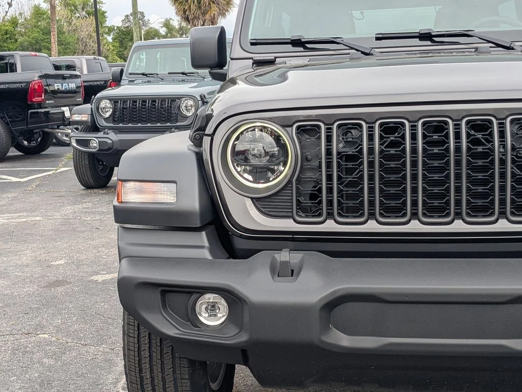 New 2026 Granite Crystal Metallic Clear-Coat Exterior Paint Jeep Sport S image 8