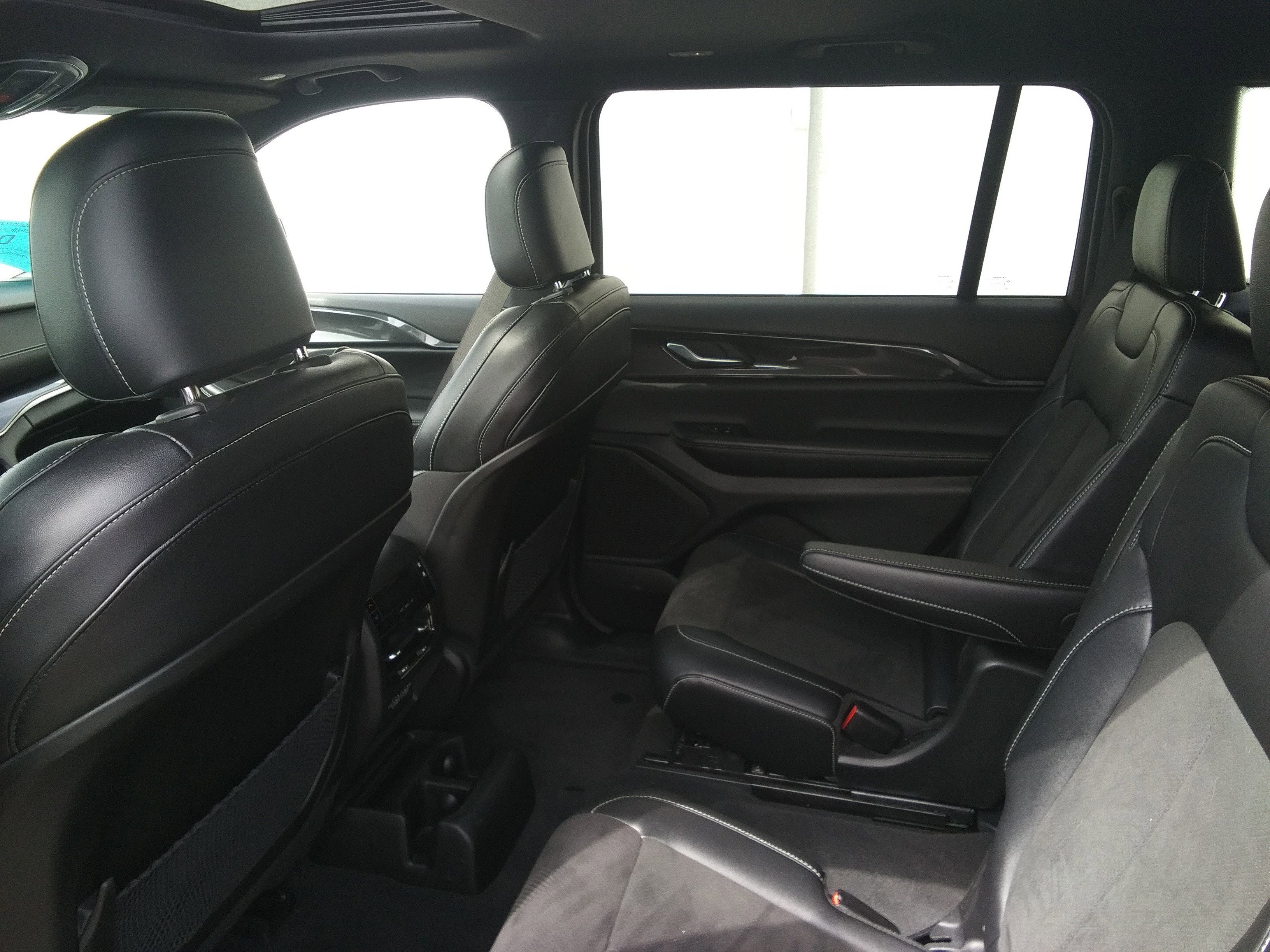 Used 2023 Gray Jeep Altitude image 11