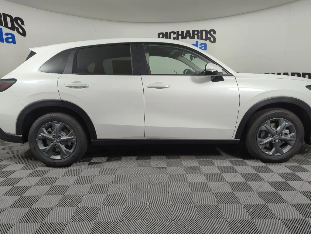 New 2027 Platinum White Pearl Honda LX image 6