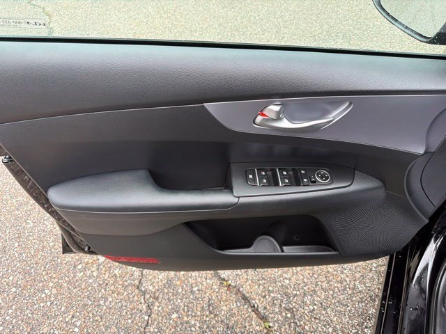 Used 2022 Aurora Black Kia LXS image 12