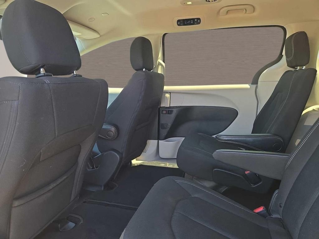 Used 2023 White Chrysler LX image 15