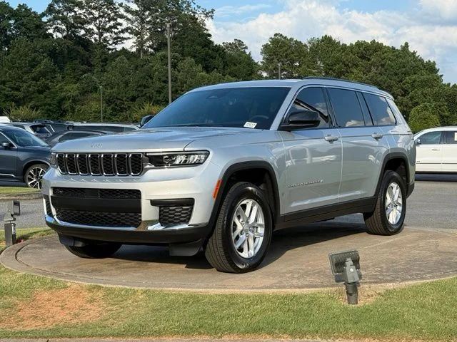 New 2026 Silver Zynith Exterior Paint Jeep Laredo image 3