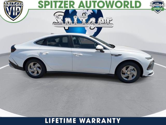 New 2026 White Hyundai SE image 10