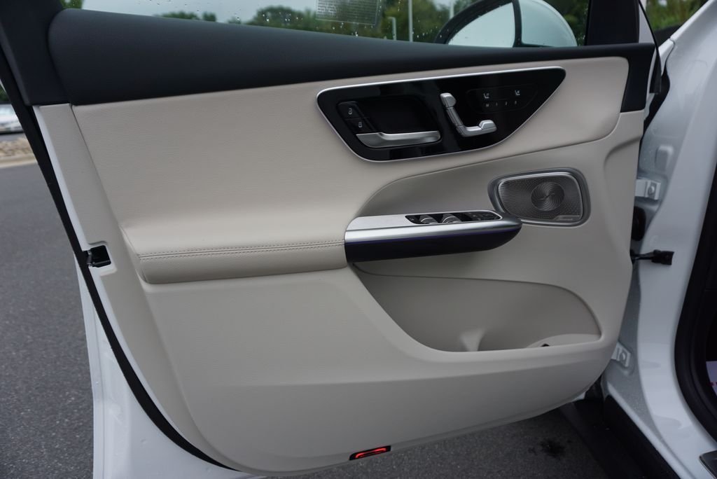 Used 2026 Polar White Mercedes-Benz GLC 300 image 21