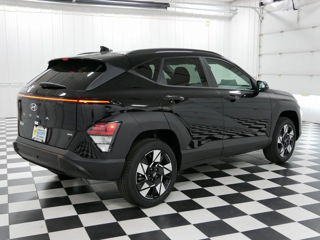 Used 2025 Black Hyundai SEL image 2