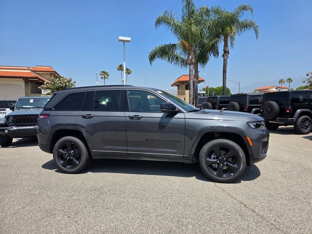New 2026 Baltic Gray Metallic Clear-Coat Exterior Paint Jeep Limited image 3
