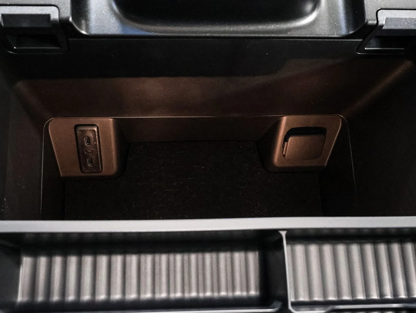New 2026 Agate Black Metallic Ford MAX Platinum® image 37