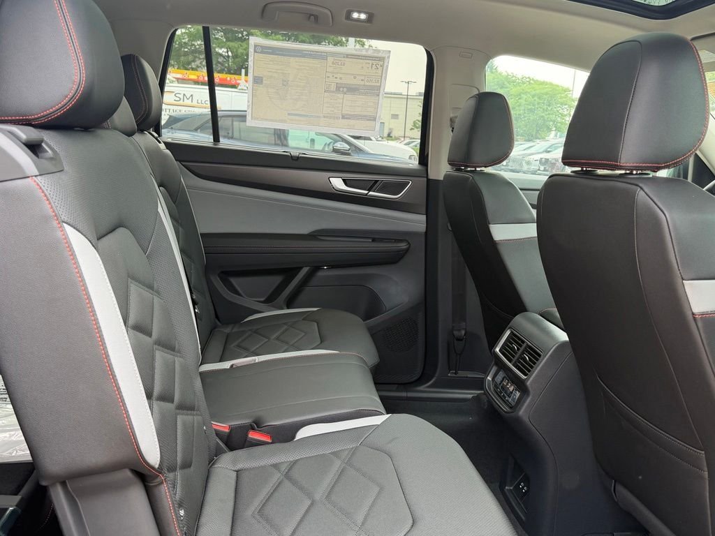 New 2026 Deep Black Pearl Volkswagen 2.0T Peak Edition image 15