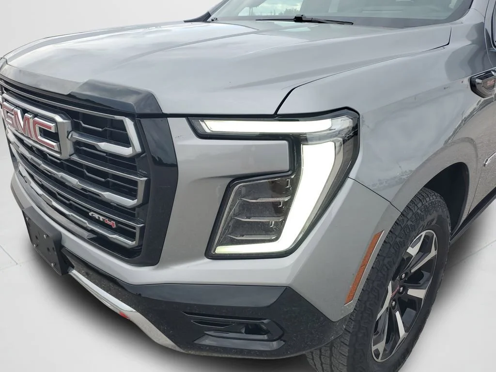 Used 2025 Sterling Metallic GMC AT4 image 25