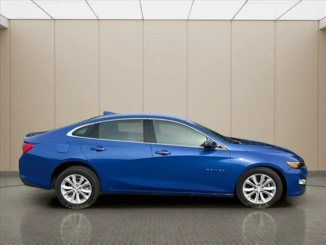 Used 2023 Blue Chevrolet LT image 13