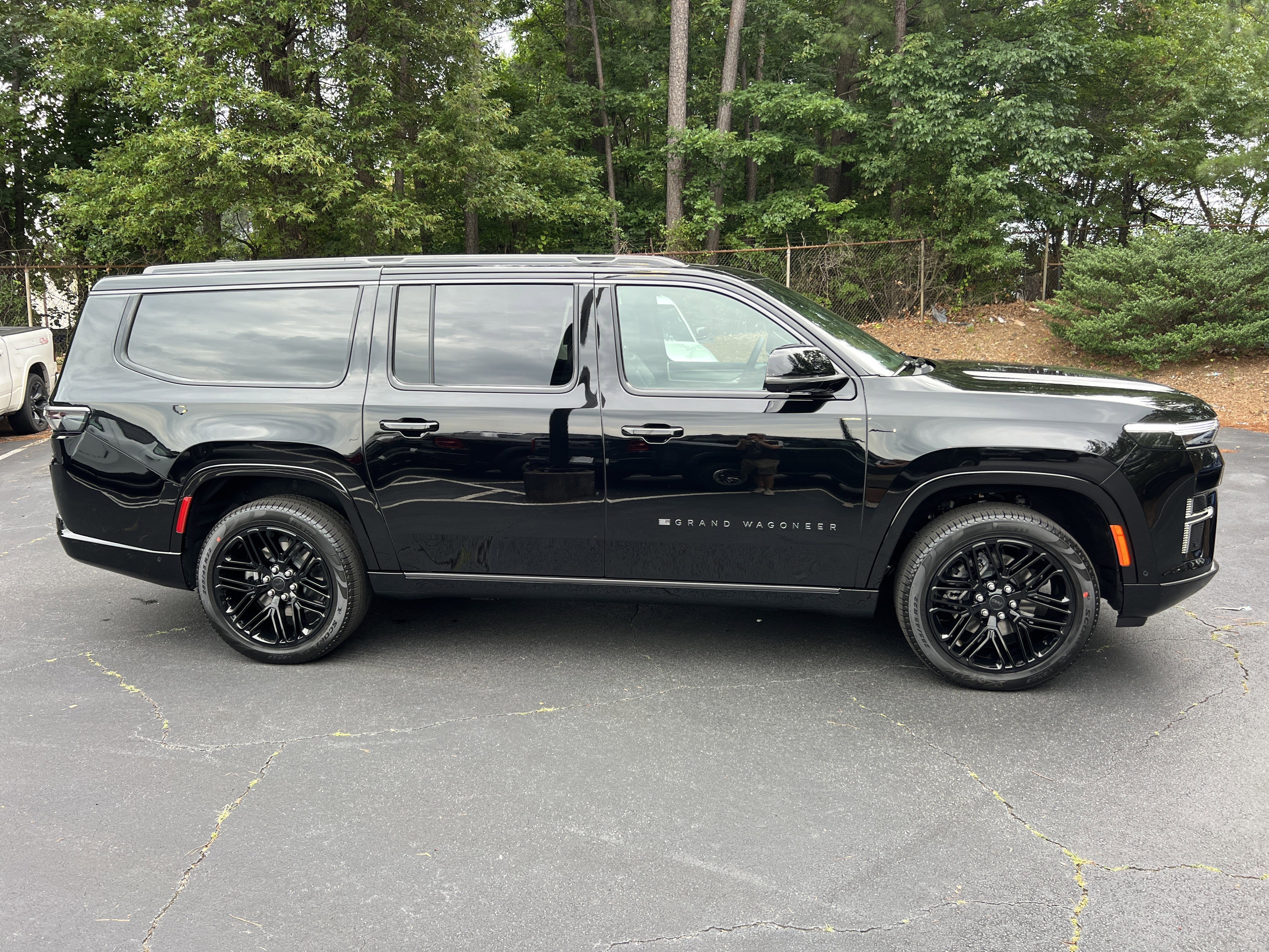 New 2026 High Gloss Black Exterior Paint Jeep Limited Reserve image 9