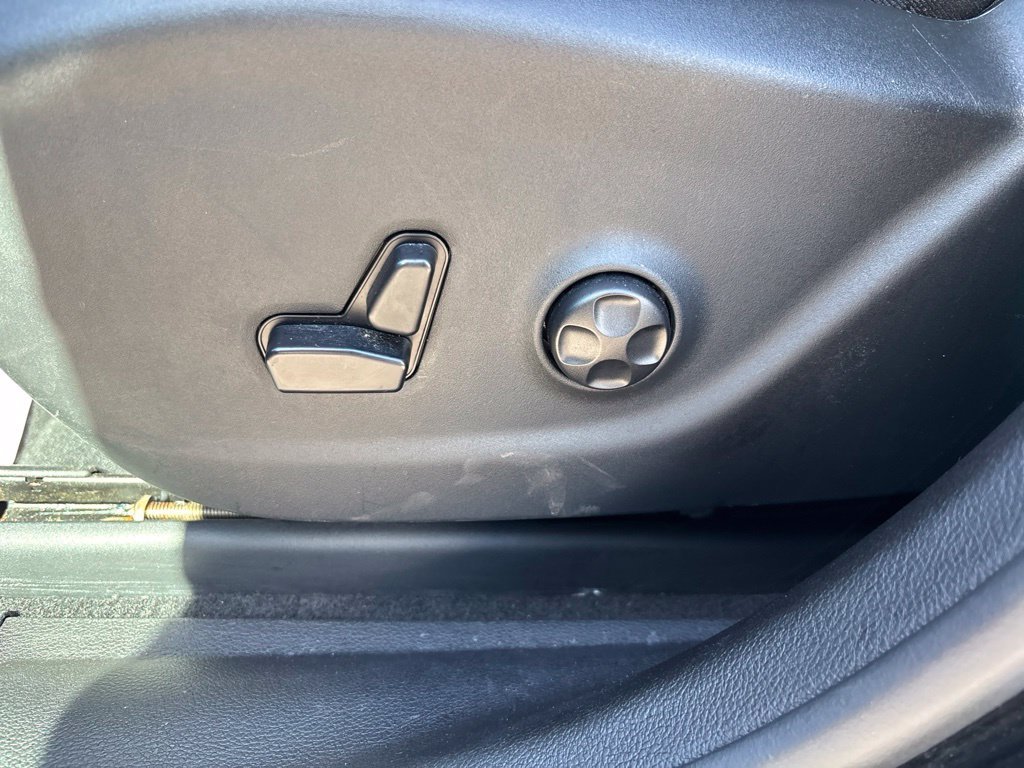 Used 2019 Black Jeep Latitude Plus image 18