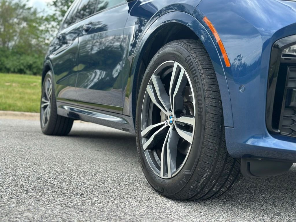 Used 2022 Phytonic Blue Metallic BMW xDrive40i image 9