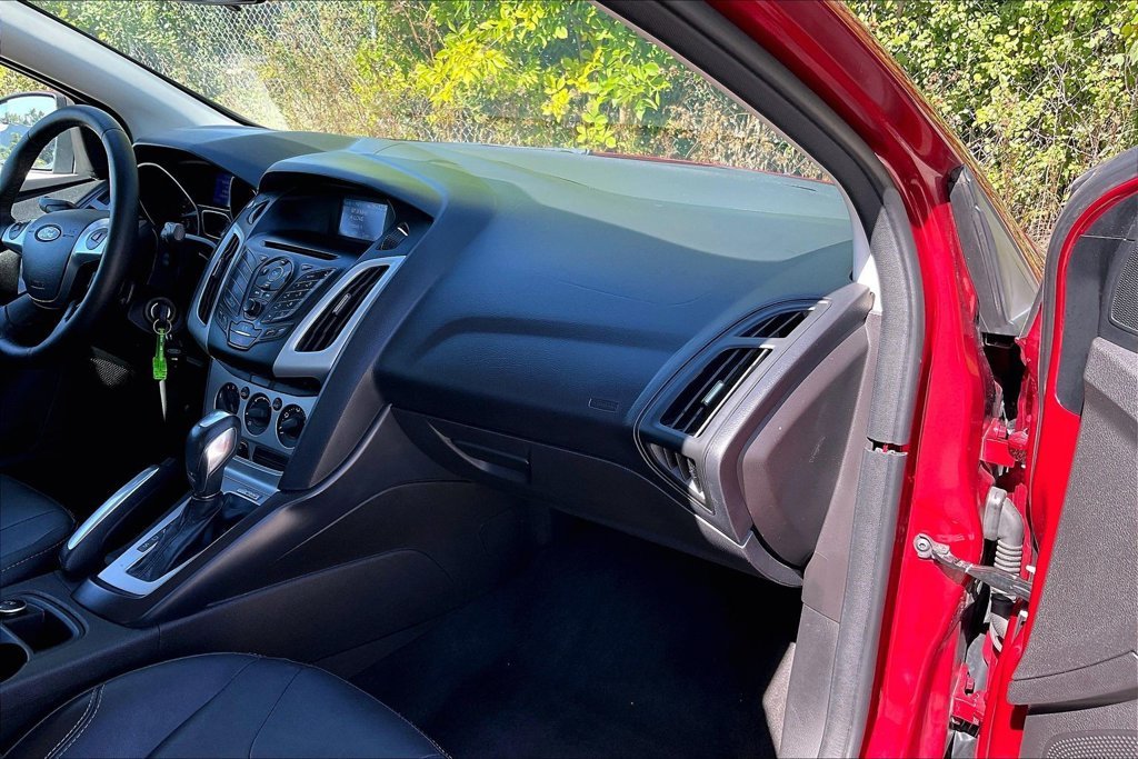 Used 2013 Red Ford SE image 16