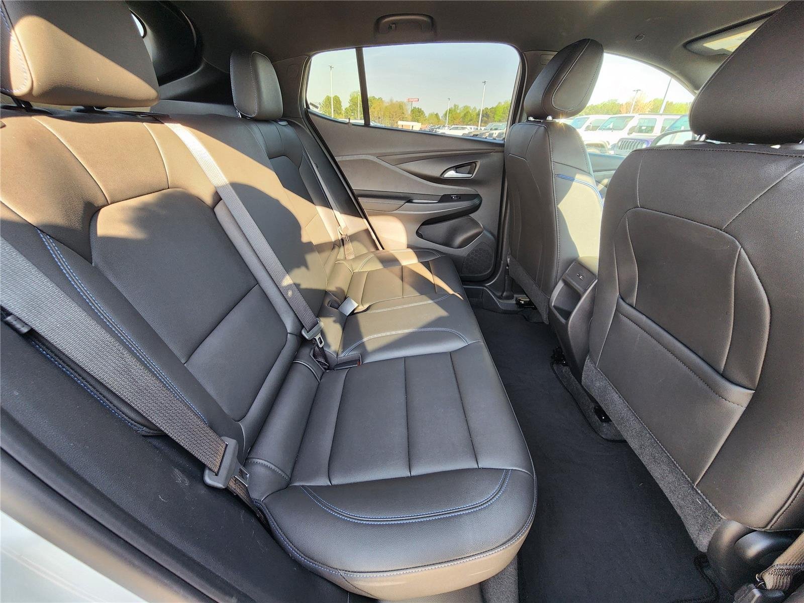 Used 2025 Summit White Buick Sport Touring image 7