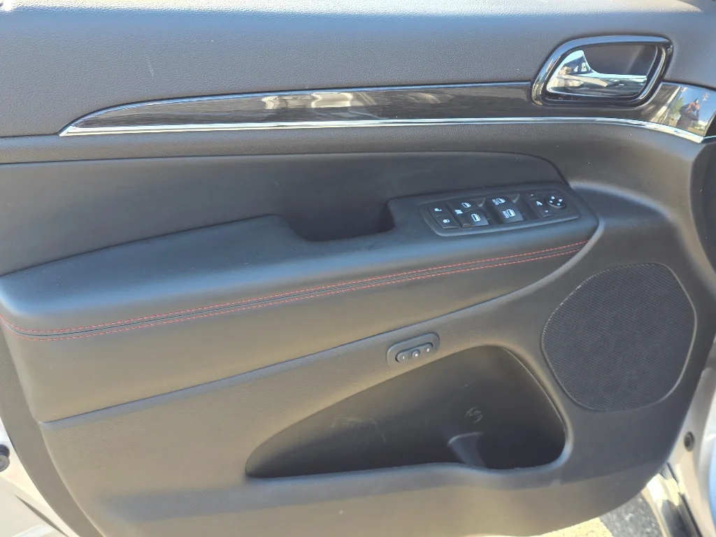 Used 2020 Billet Silver Metallic Clear Coat Jeep Trailhawk image 30