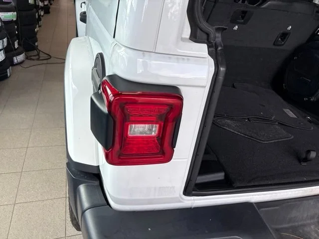 Used 2022 Bright White Clearcoat Jeep Unlimited Sahara Altitude image 10
