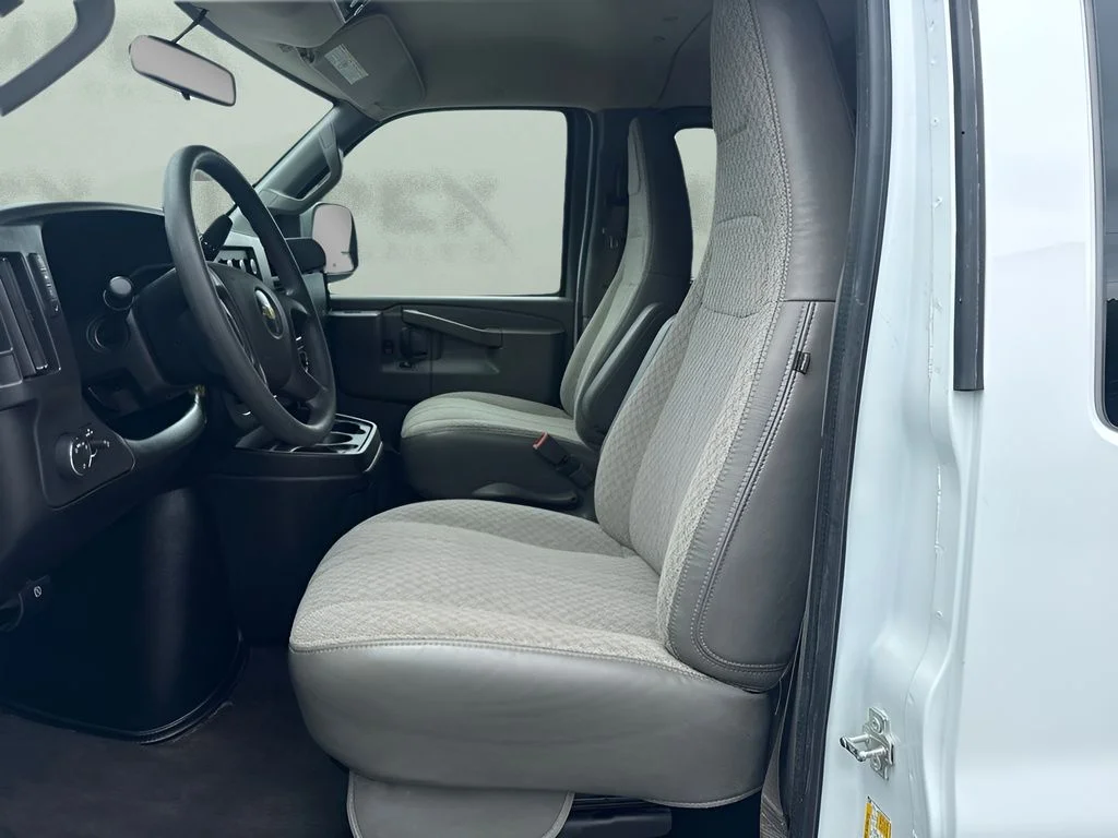 Used 2025 White Chevrolet LS image 9