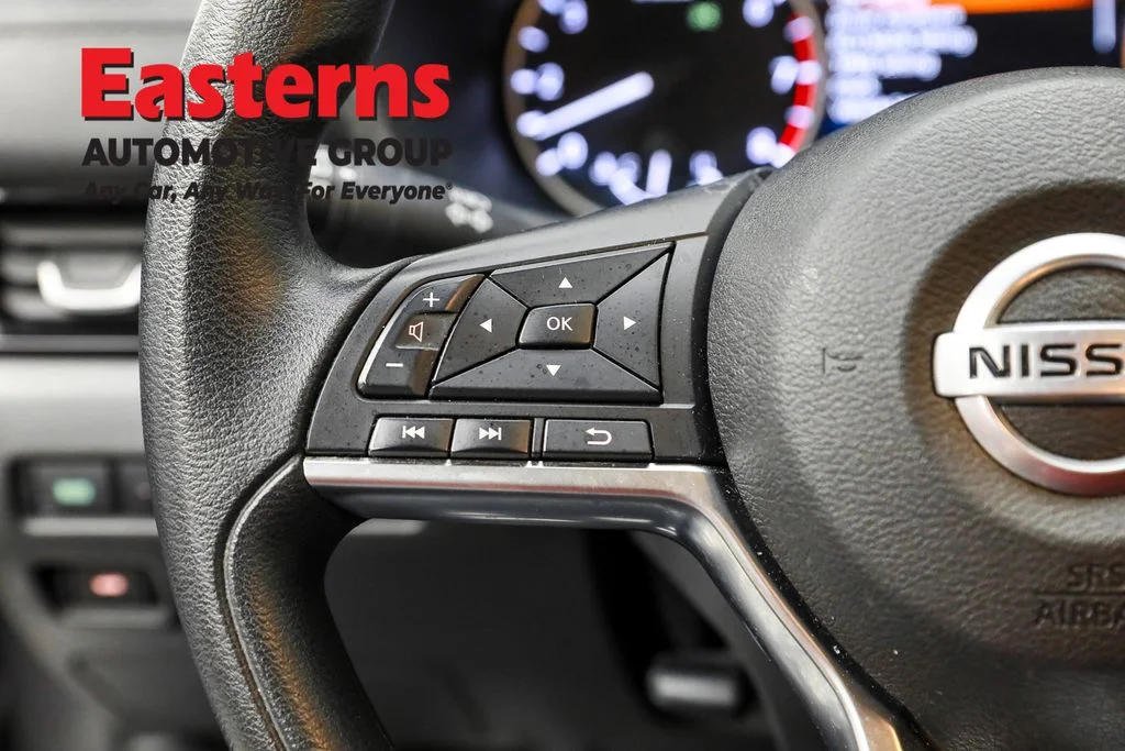 Used 2023 Gray Nissan SV image 15